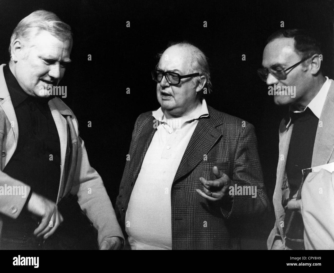 Duerrenmatt, Friedrich, 5.1.1921 - 14.12.1990, Swiss dramatist, group picture, with Hans-Dieter Zeidler and Werner Kreindl, after a rehearsal for a theatre play, Stock Photo