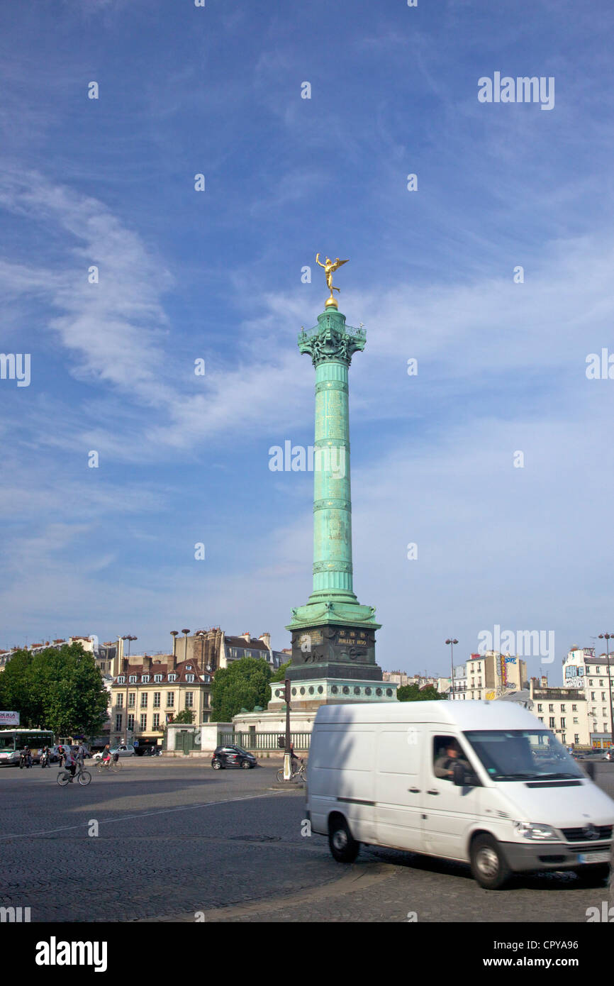 Traffic in front of the Colonne de Juillet in the Place de la Bastille, Paris, France, Europe Stock Photo