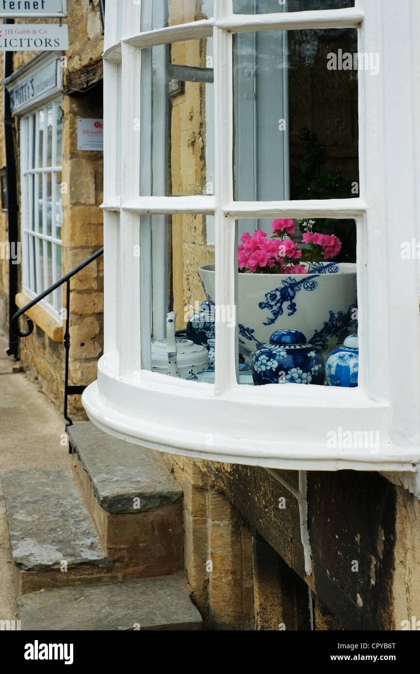 chipping campden window Stock Photo - Alamy
