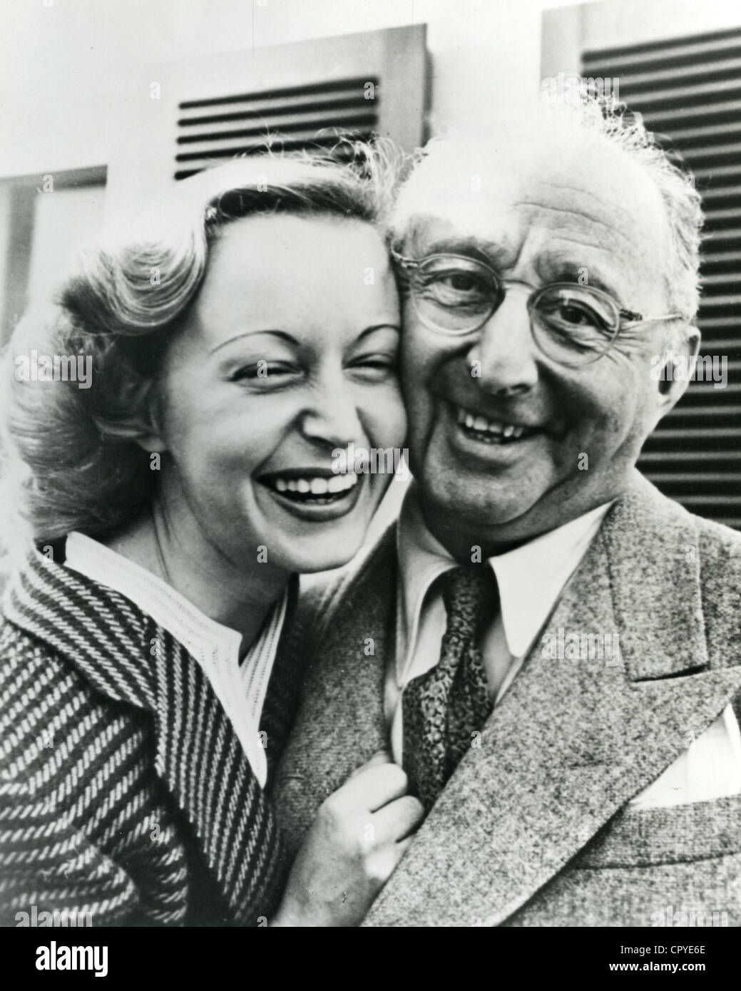 JEROME KERN (1885-1945) US composer with daughter Betty in 1945 Stock Photo