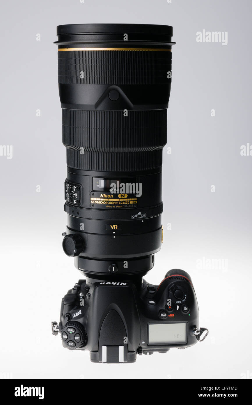 Nikon D800 professional DSLR with 300mm f/2.8 Nikkor VRII lens Stock Photo Alamy