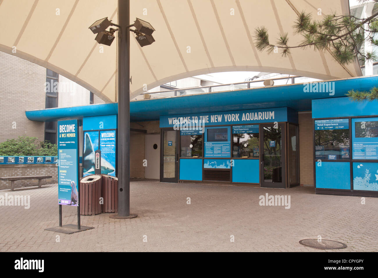 New York Aquarium in Brooklyn New York Stock Photo Alamy