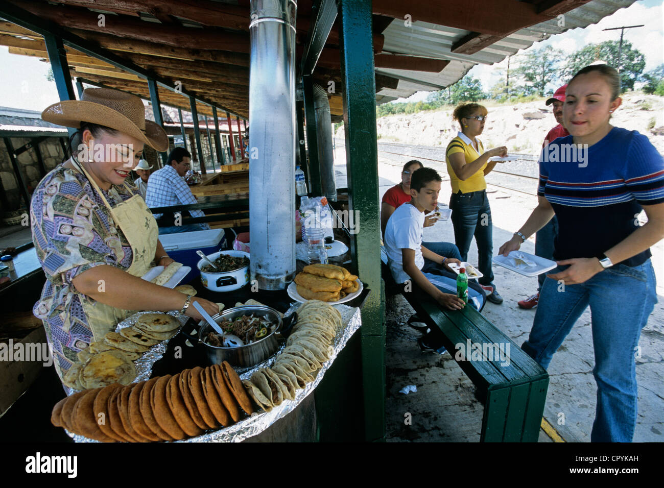 Mexico, Chihuahua State, Divisadero, tacos saleswoman in one of the railway stations of the Chihuahua Express Stock Photo