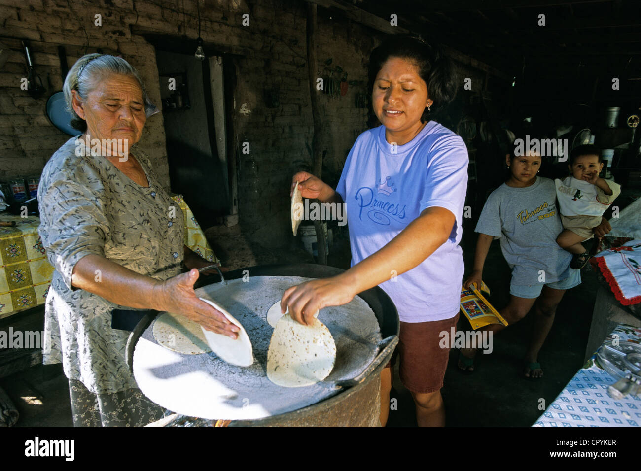 Mexico, Sinaloa State, El Fuerte, preparation of the traditional tortilla with corn flour Stock Photo