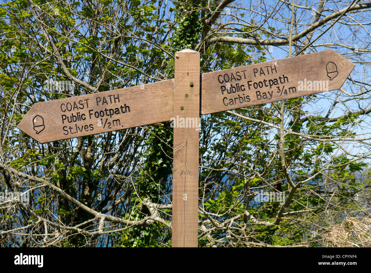 Cornwall coast path wooden sign pointing to St. Ives and Carbis Bay. Stock Photo