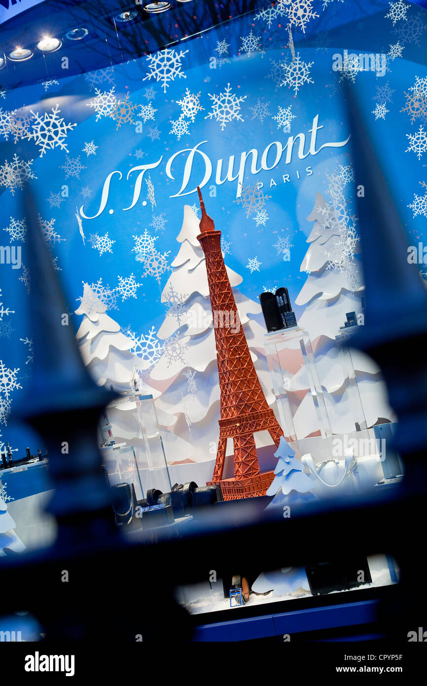 France, Paris, Avenue Montaigne, S.T. Dupont luxury shop Stock Photo