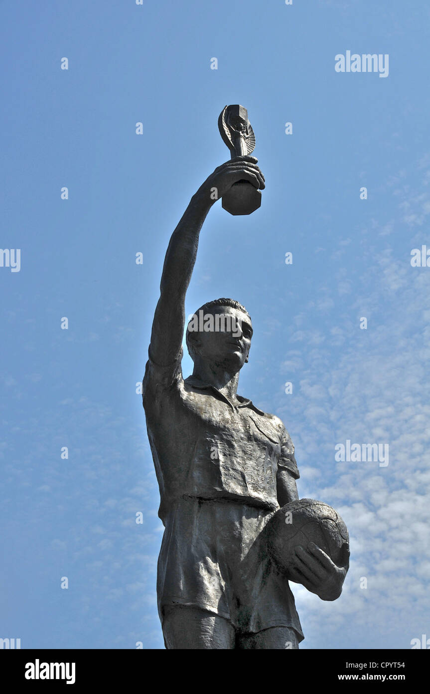 statue of Hilderaldo Bellini the captain of Brazil's team winner of the world cup 1958 and 1962 Maracana stadium Rio de Janeiro, Brazil Stock Photo