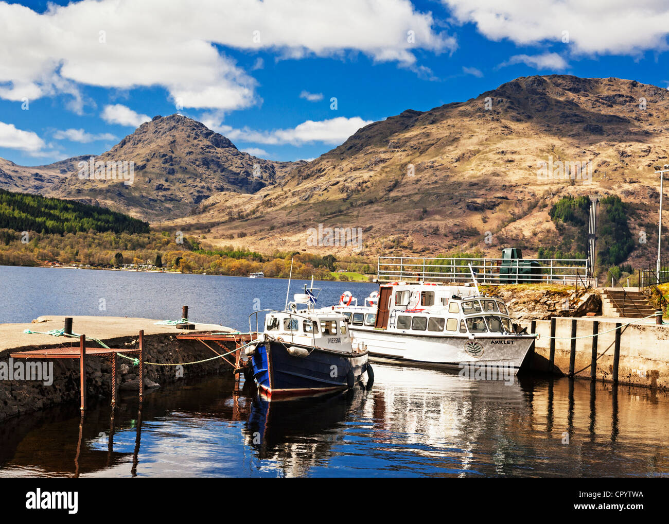 Boats moored at the Inversnaid Hotel harbour, Loch Lomond, Scotland. Stock Photo