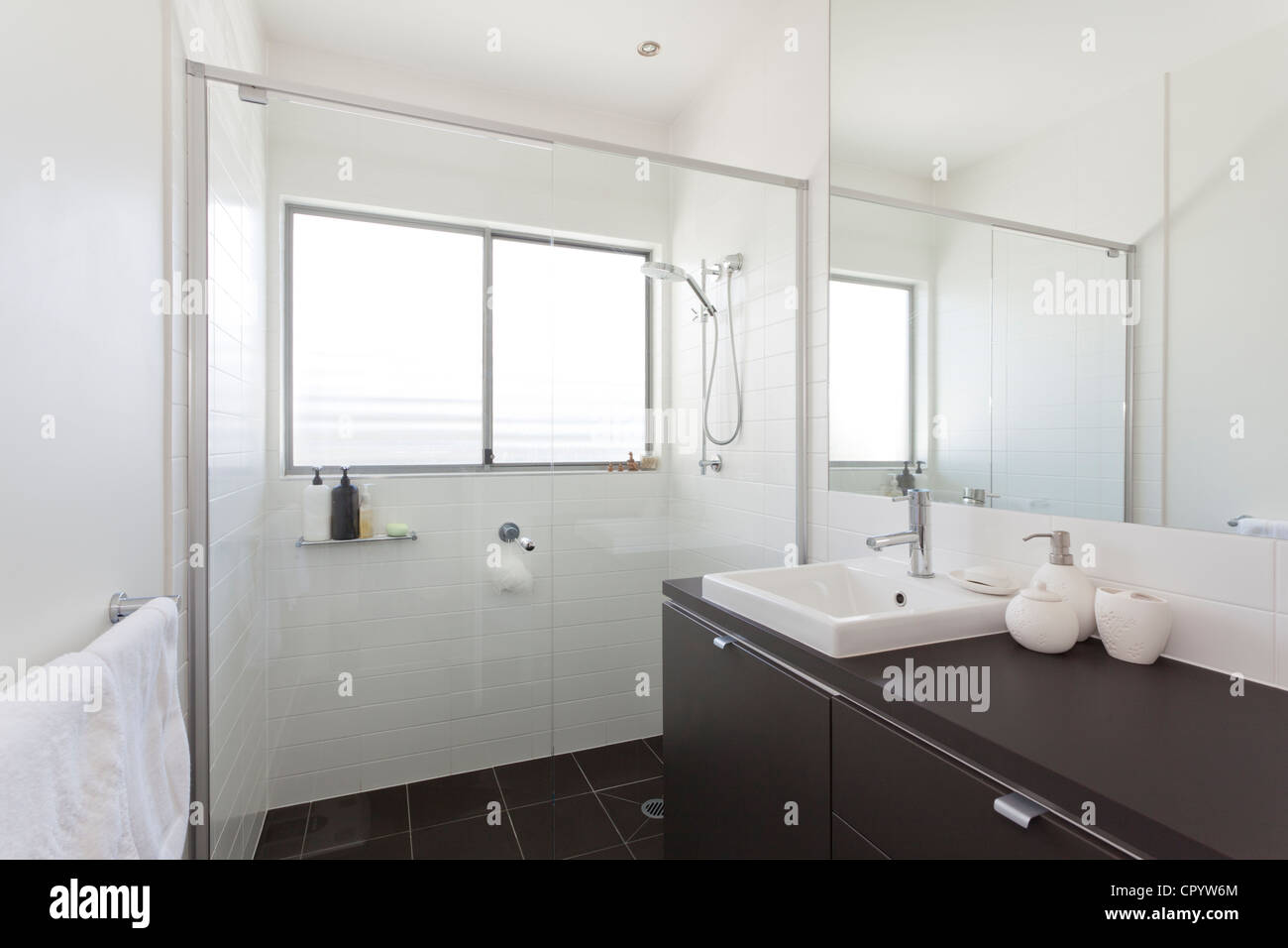 Modern bathroom in stylish Australian house Stock Photo Alamy
