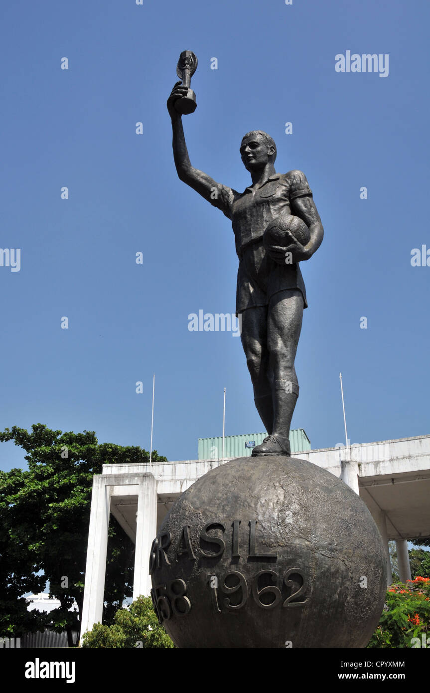 statue of Hilderaldo Bellini the captain of Brazil's team winner of the world cup 1958 and 1962 Maracana stadium Rio de Janeiro, Brazil Stock Photo