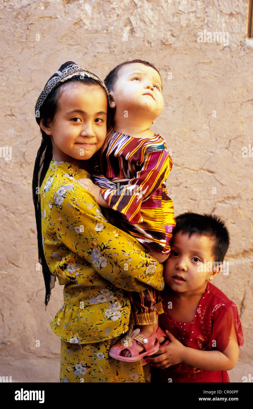 China, Xinjiang, young Ouïghour Children in the old town of Kashgar Stock Photo