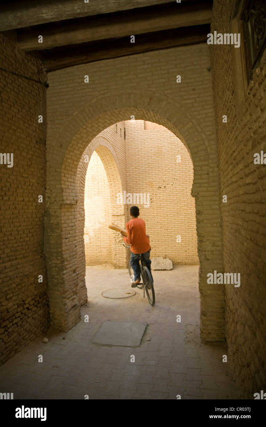 Tunisia, Tozeur Governorate, Tozeur, gate of the medina Stock Photo - Alamy