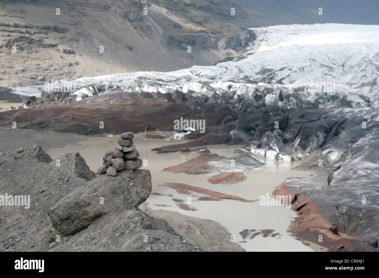 Cairns, moraine, glacial tongue and a glacial lake, Svinafellsjoekull Glacier, Skaftafell National Park Stock Photo