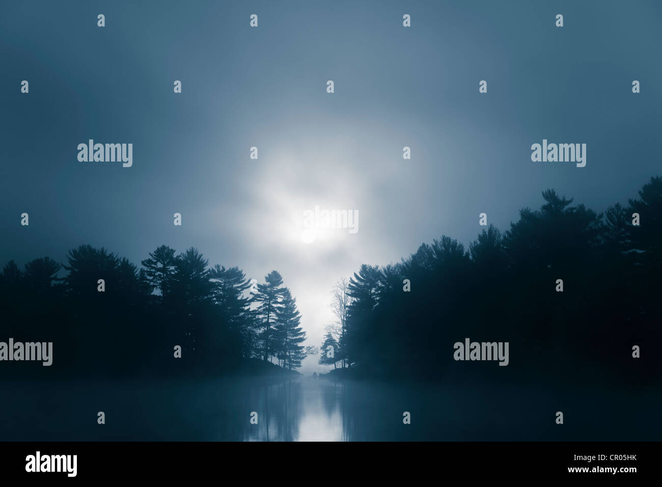 Rolling mist over lake hi-res stock photography and images - Alamy