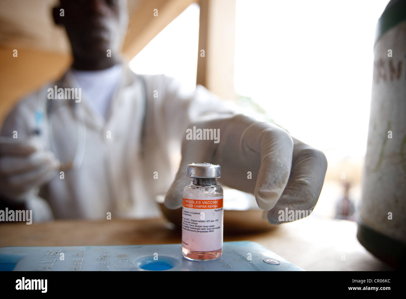 A health worker prepares to vaccinate children during a national measles vaccination campaign at the Panzarani health center Stock Photo