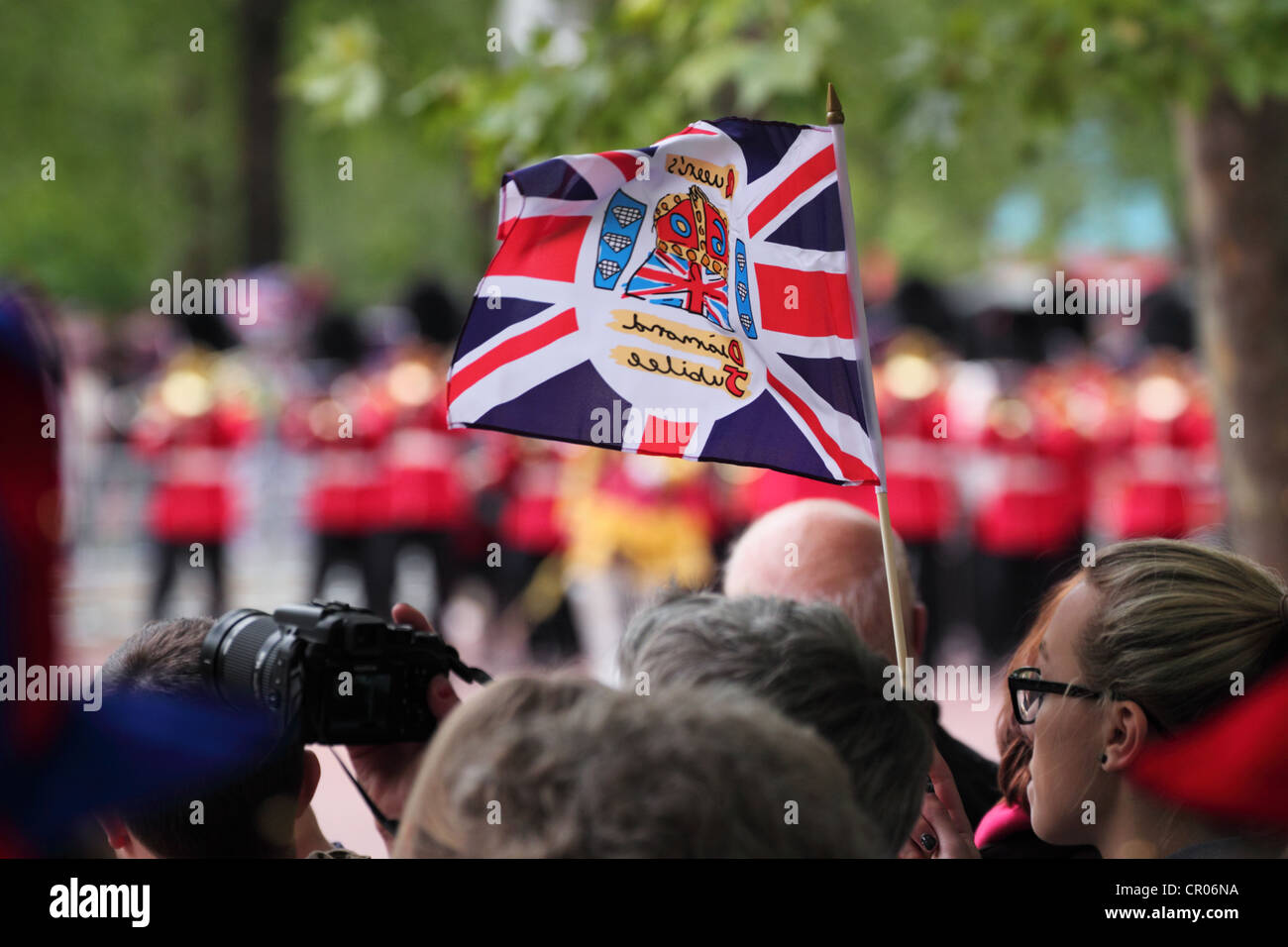 The mall london crowd flags hi-res stock photography and images - Alamy
