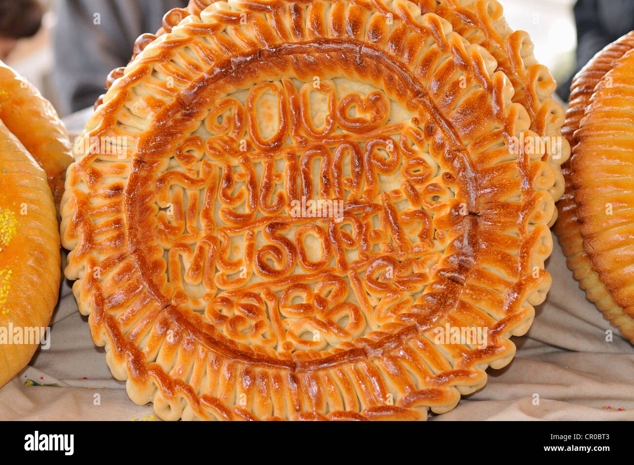 Tandyr nan Uzbek bread, a type of Central Asian bread, often decorated by  stamping patterns on the dough by using a bread stamp known as a chekich,  al Stock Photo - Alamy