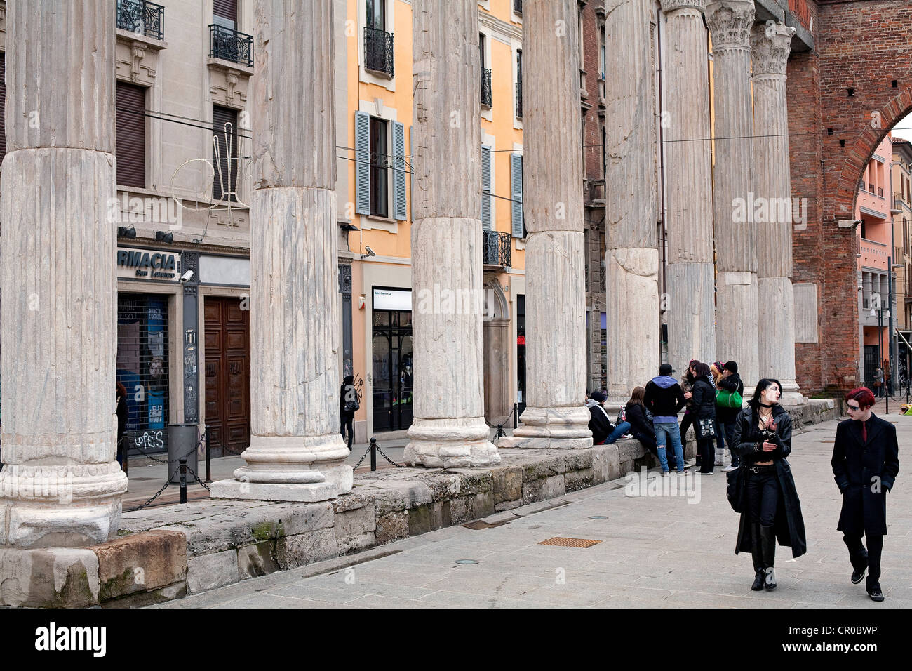 Italy Lombardy Milan square of San Lorenzo Basilica Column di San Lorenzo Goth couple in middle of Roman ruin dated 2nd century Stock Photo