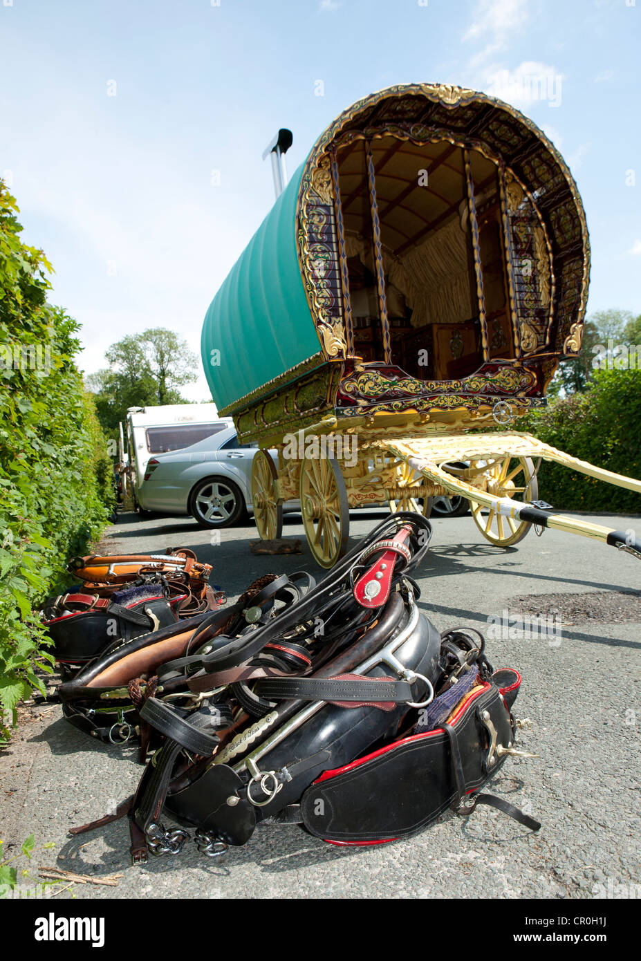 Travellers assembling for the Appleby Horse Fair_ Bow top traditional caravans and horse-drawn carriages and wagons. Stock Photo