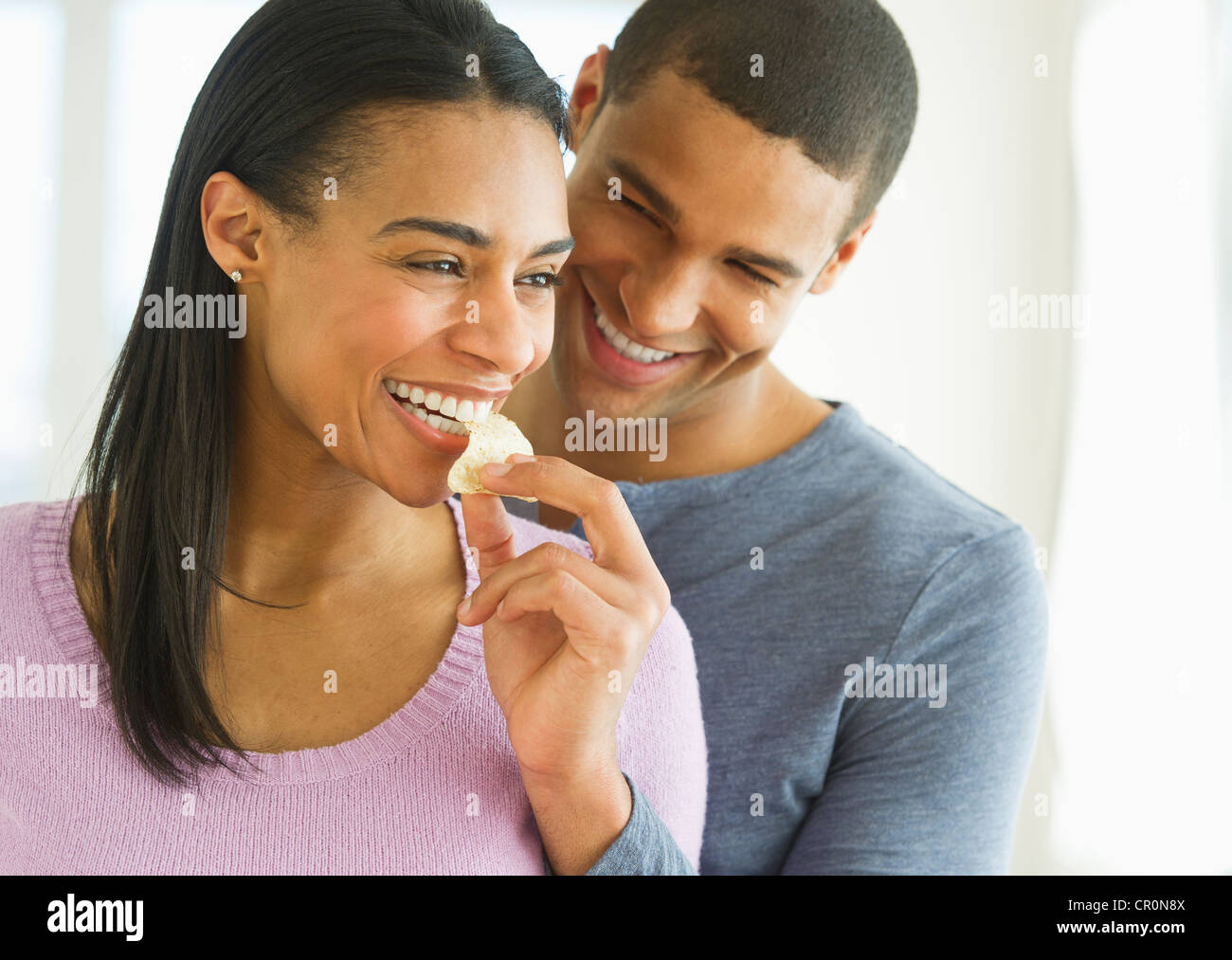 USA, New Jersey, Jersey City, Couple eating potato chips Stock Photo