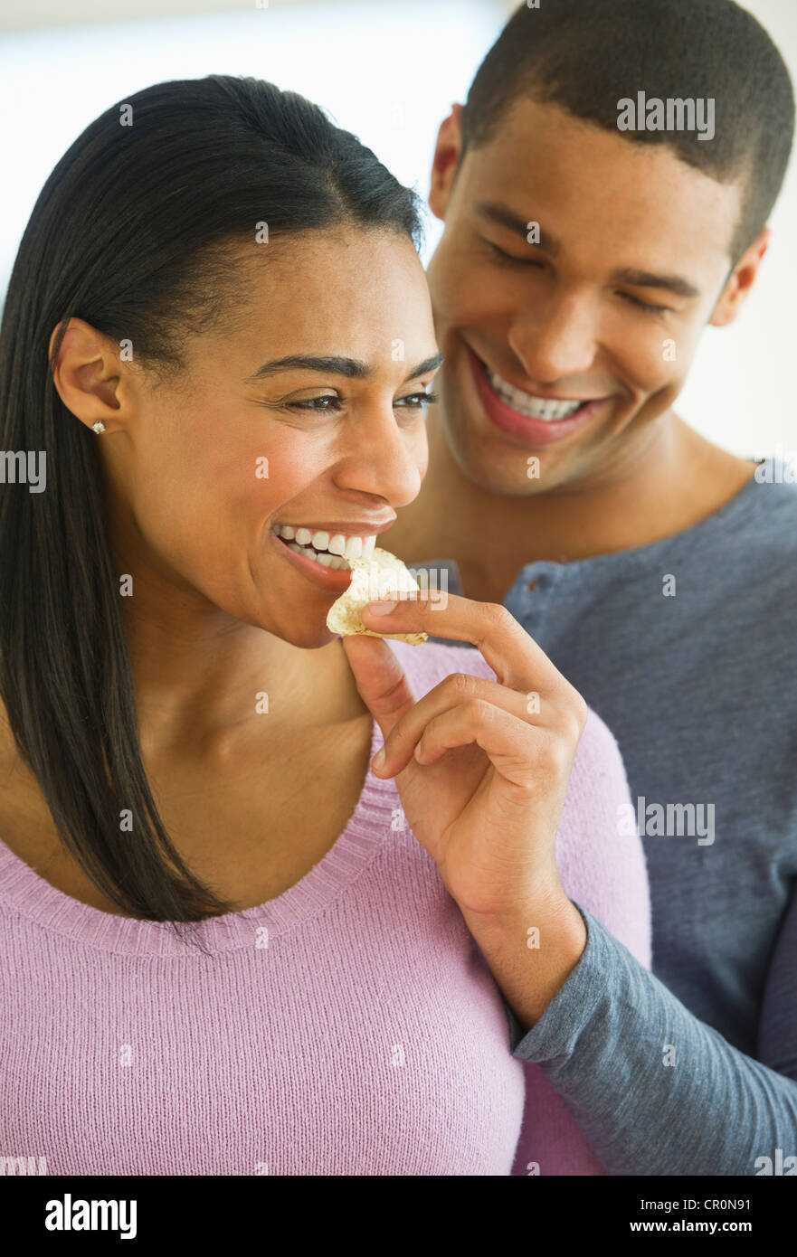 USA, New Jersey, Jersey City, Couple eating potato chips Stock Photo