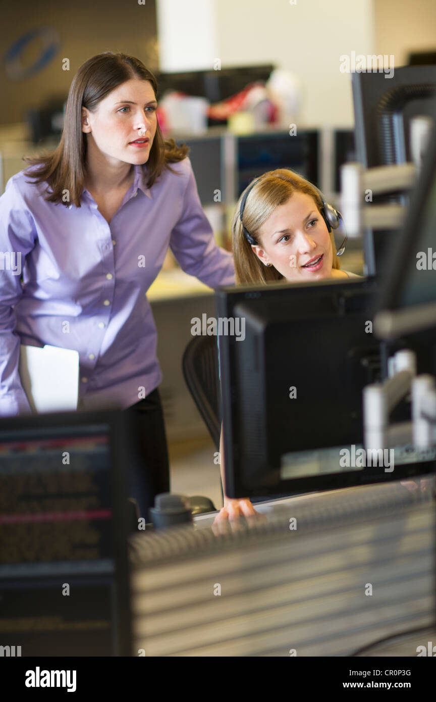 USA, New York, New York City, Traders at trading desk Stock Photo Alamy