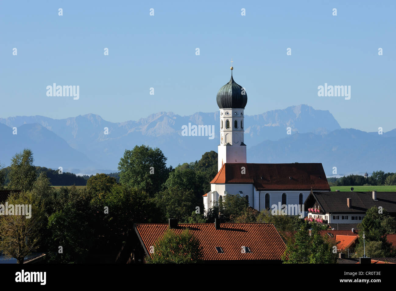 Mariae Himmelfahrt parish church, Muensing on Lake Starnberg, Zugspitze mountain, Alps, Fuenfseenland area, Upper Bavaria Stock Photo