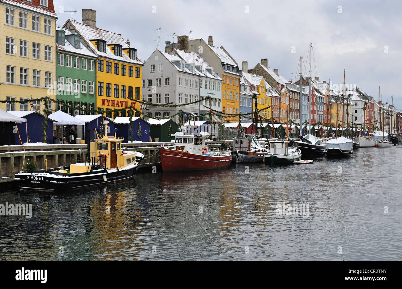 Boats winter nyhavn hi-res stock photography and images - Alamy
