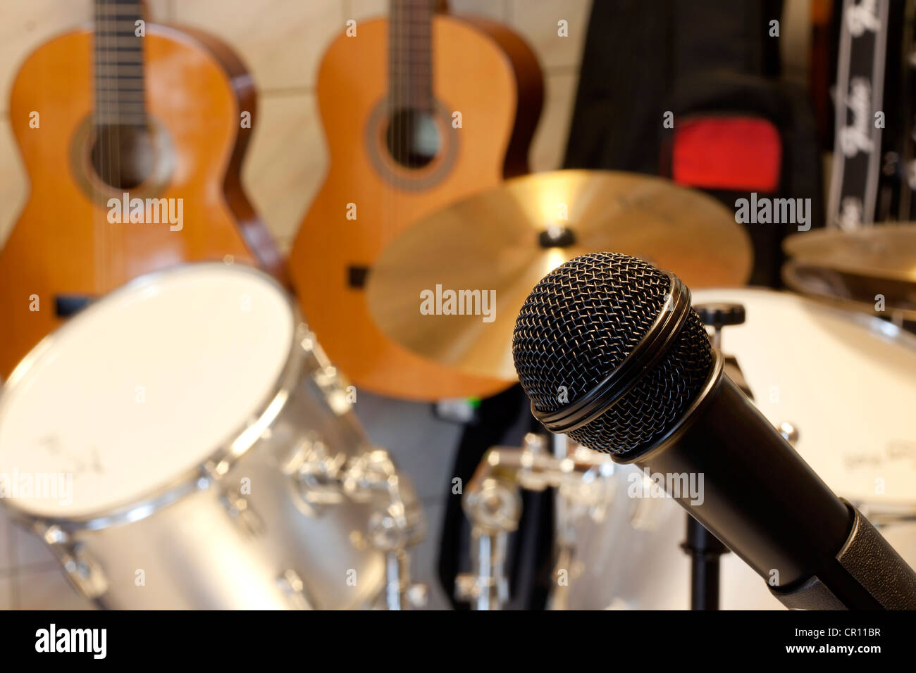 Guitars and drums hires stock photography and images Alamy