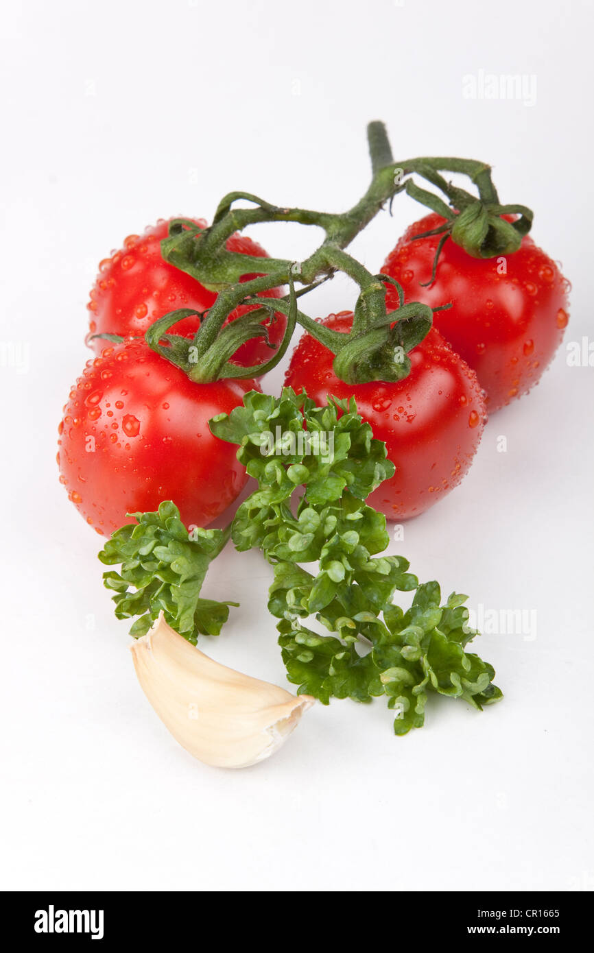 Cherry tomatoes with garlic and basil Stock Photo - Alamy