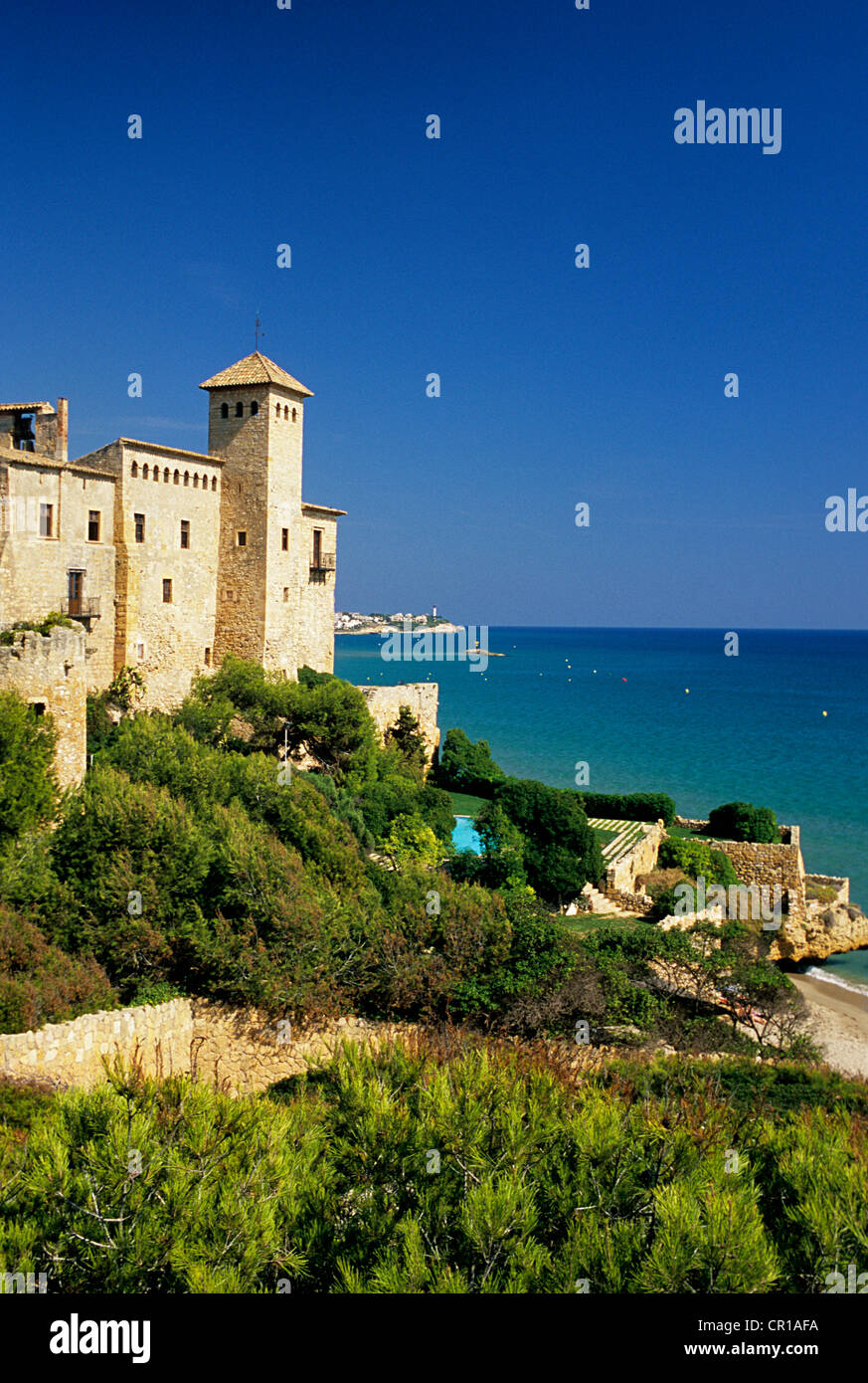 Spain, Catalonia, Tarragona Province, Tarragonas comarca, Costa Daurada, Tammarit, castle and blue sea Stock Photo