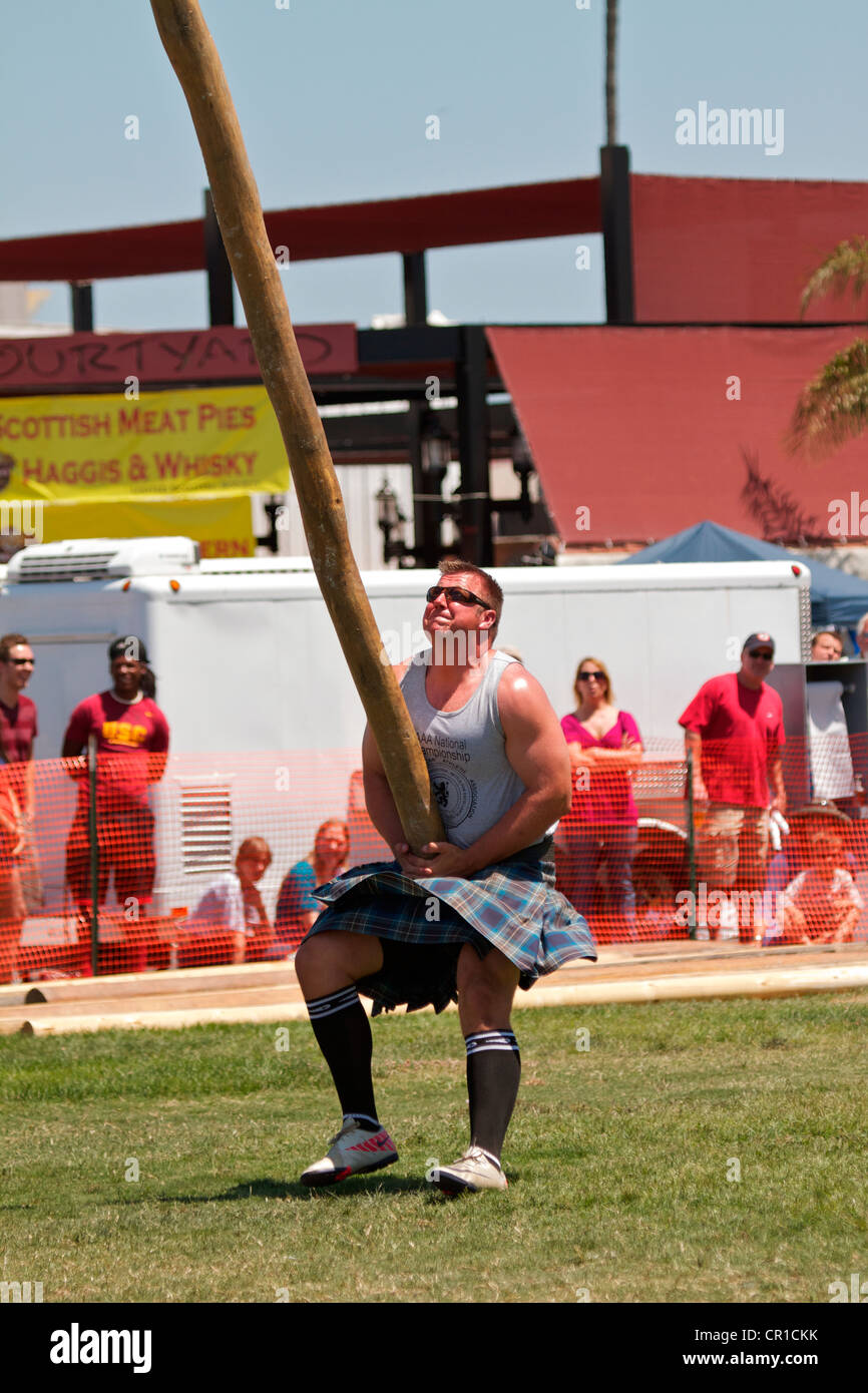 Kilt highland games tossing the caber hi-res stock photography and ...