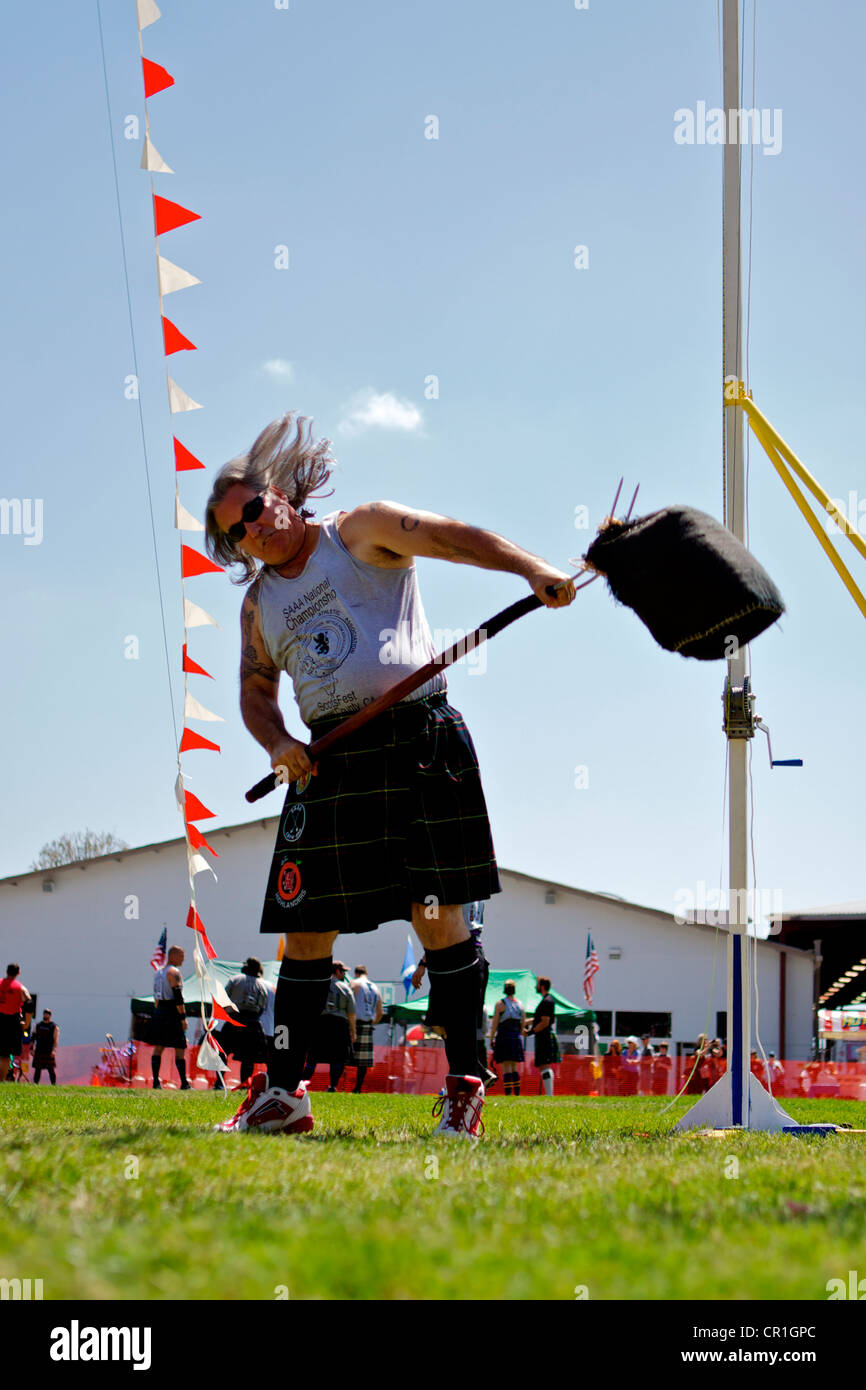 Sheaf toss highland games hires stock photography and images Alamy