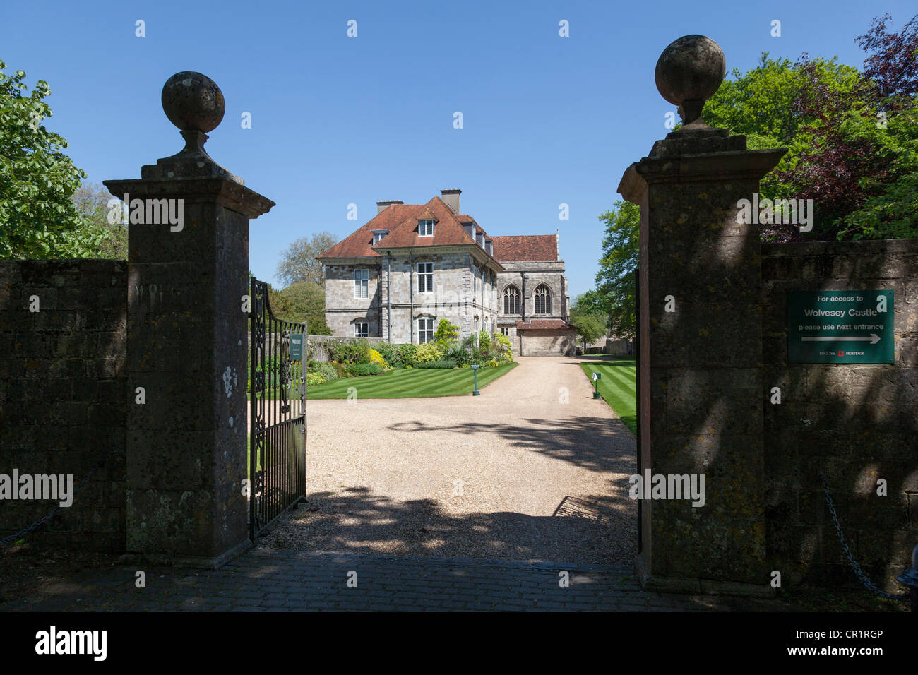 Palace gateway entrance in Winchester Stock Photo Alamy