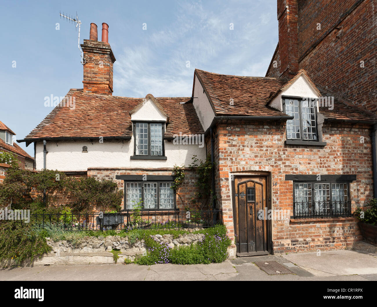 Old pretty cottage, Upper High Street, Thame, Oxfordshire, England Stock Photo Alamy
