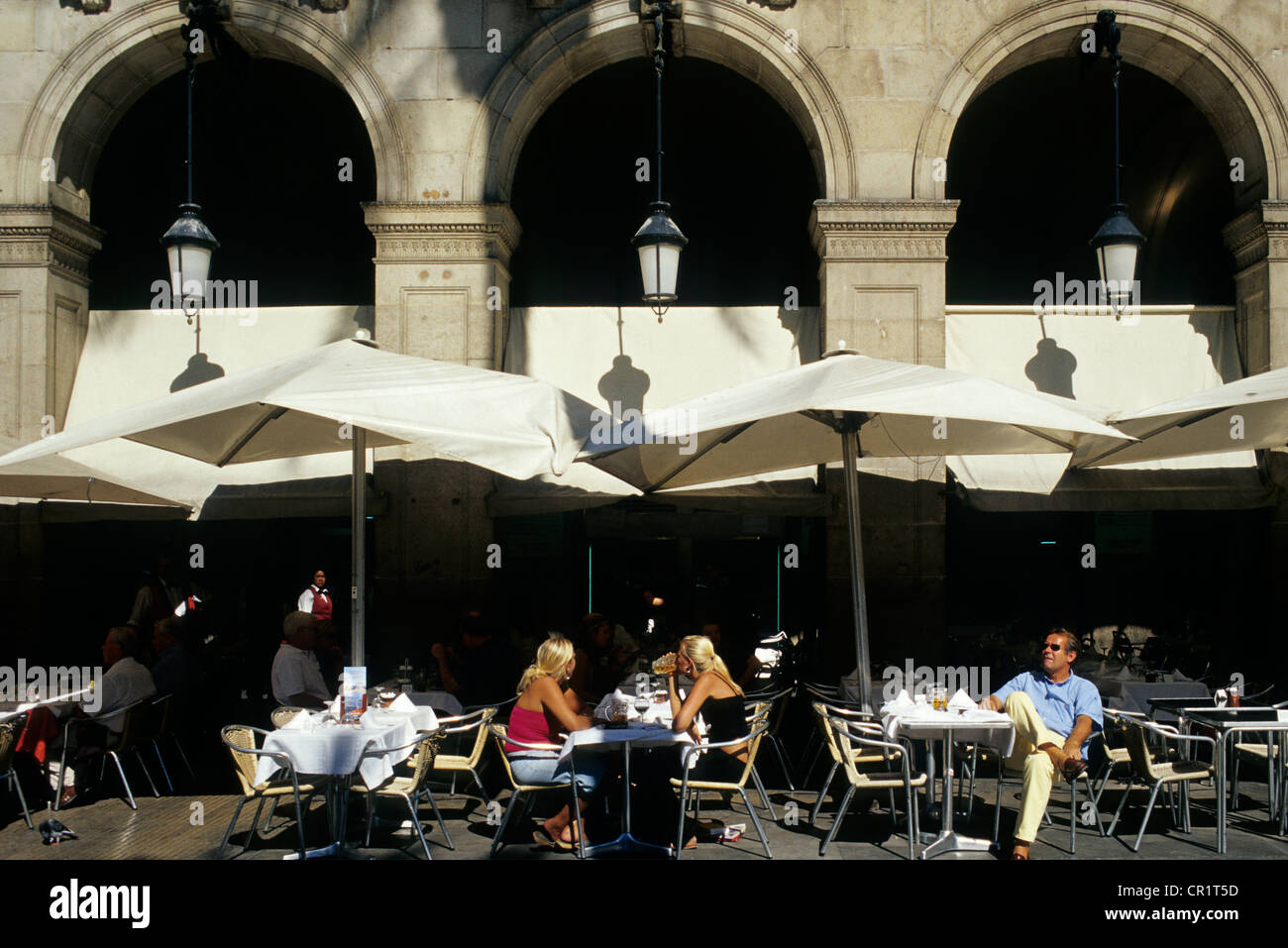 Spain, Catalonia, Barcelona, Barri Gotic District, terrace of a restaurant on the Plaza Reial Stock Photo