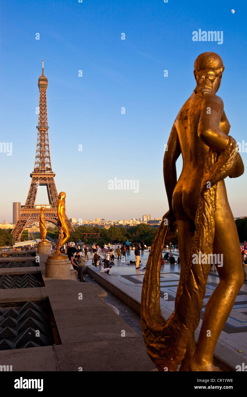 France, Paris, place du Trocadero, Parvis des droits de l'homme and Eiffel Tower Stock Photo