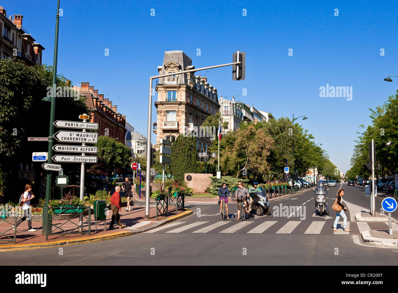 France, Val-de-Marne, Saint-Mande, metro station of Saint-Mande and the streets next to it Stock Photo