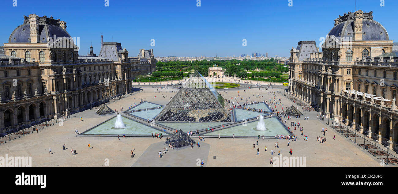 France, Paris, the Louvre museum and the pyramid by architect I.M. Pei Stock Photo
