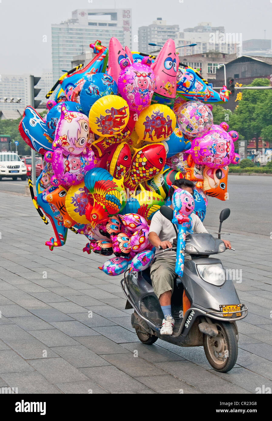 China: Changsha balloon cyclist Stock Photo