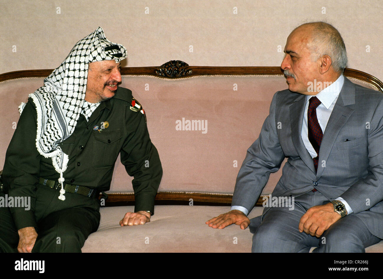 palestine chairman yasser arafat arrives in amman for talks with king