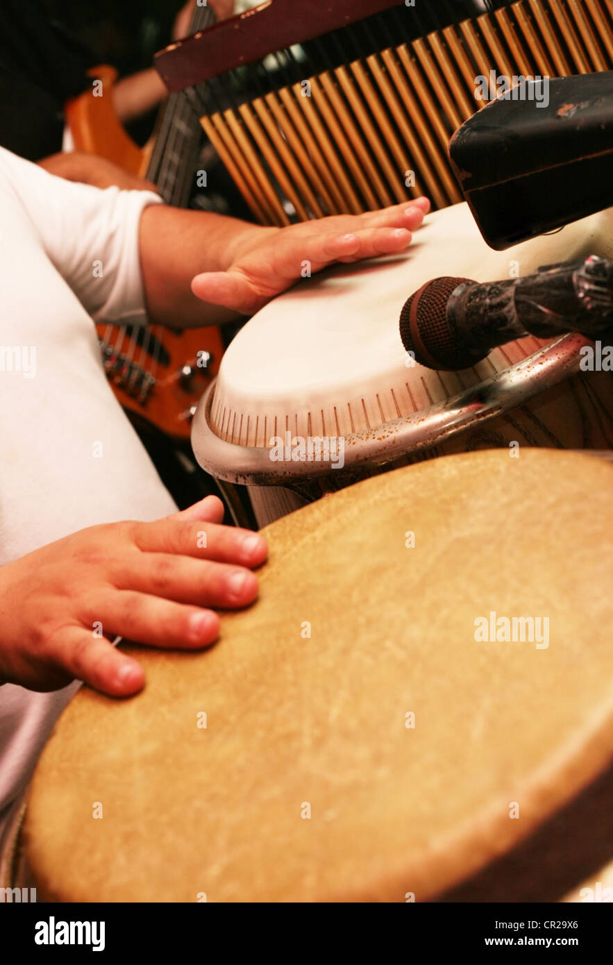 Man playing the djembe (nigerian drum Stock Photo Alamy