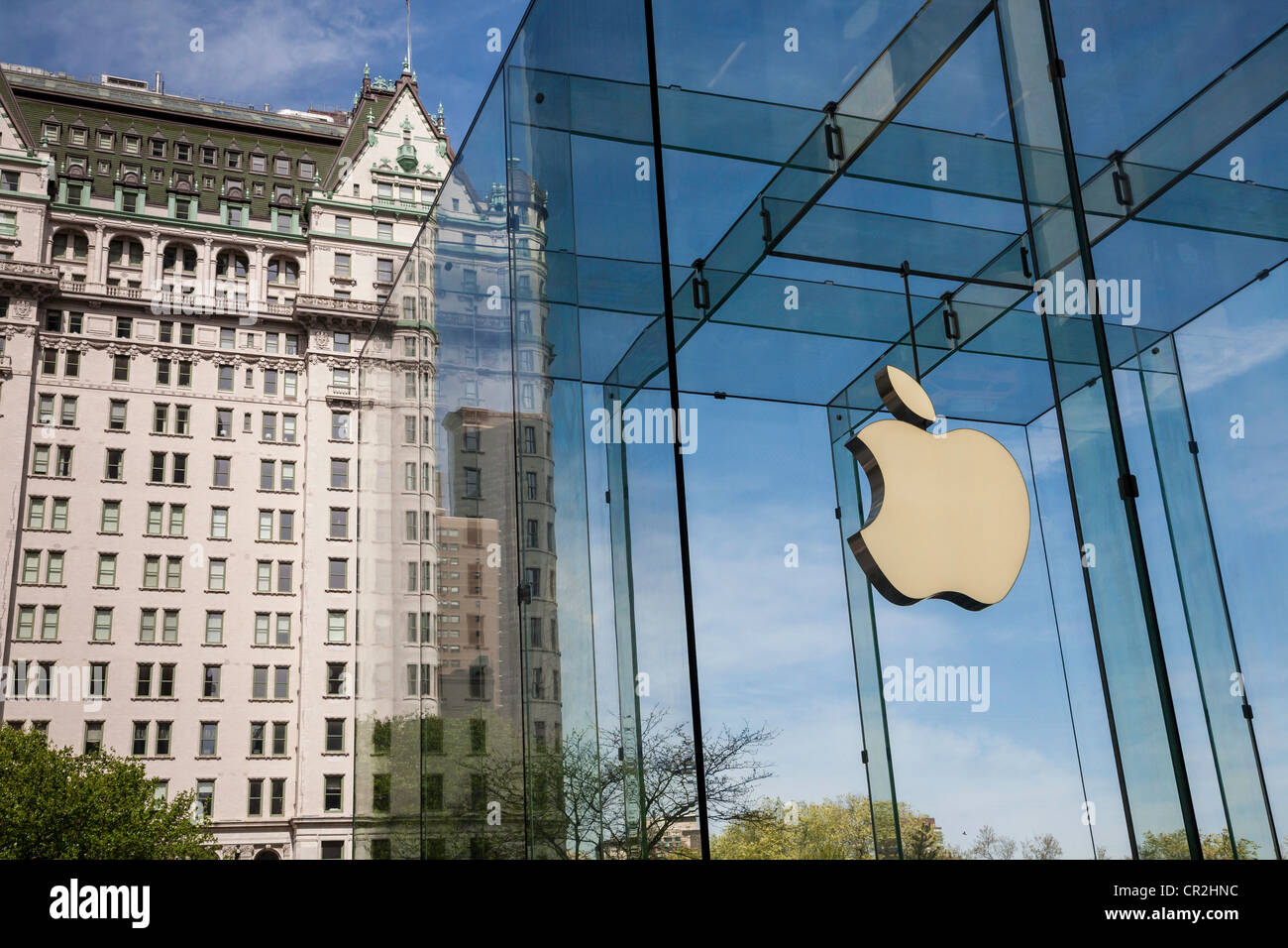 Apple store on Fifth Avenue in Manhattan, New York City, USA, North America  Stock Photo - Alamy