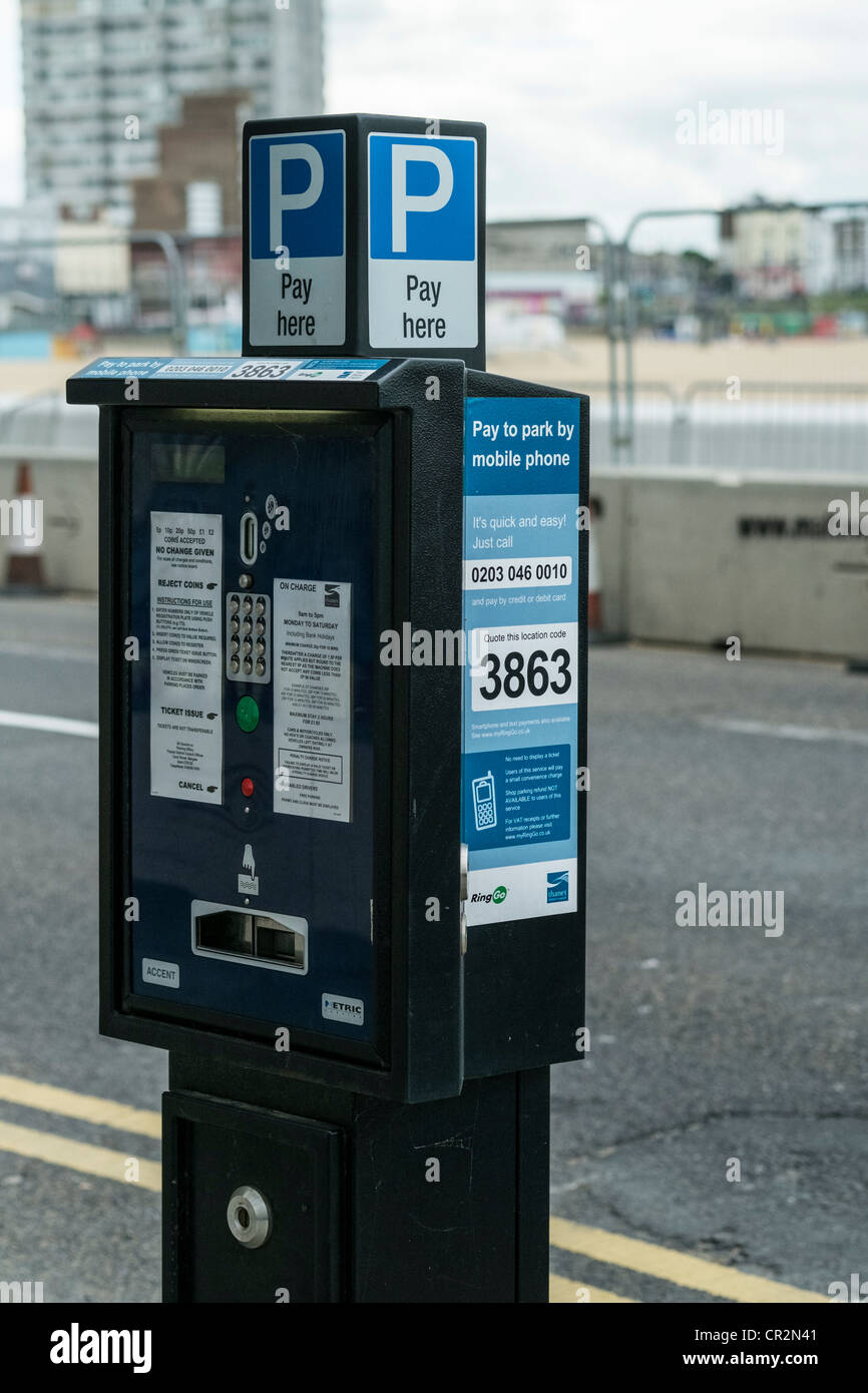 On Street 'Pay Here' Car Park Ticket Machine Stock Photo - Alamy