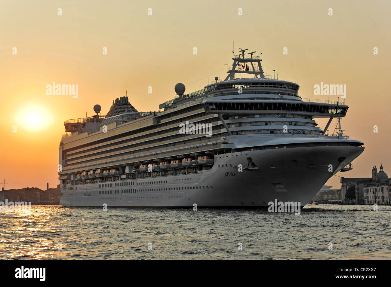 Azura, cruise ship, built in 2010, 290m, 3100 passengers, departing ...