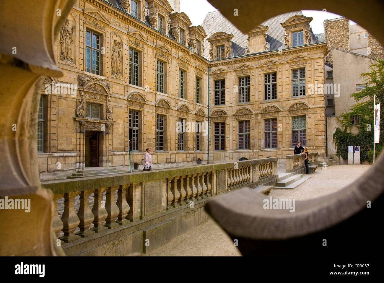 France, Paris, Hotel de Sully in 62 Rue Saint Antoine Stock Photo Alamy
