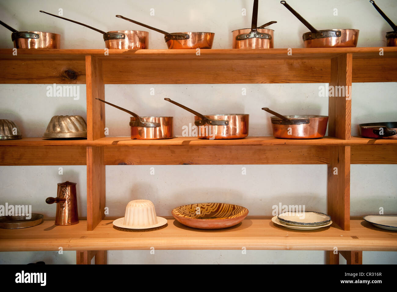 Colonial kitchen hi-res stock photography and images - Alamy