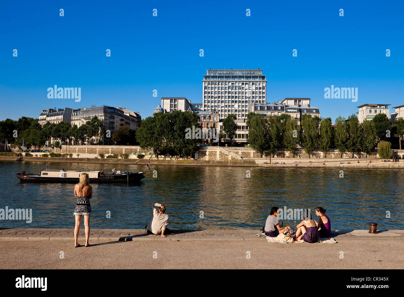 France, Paris, Seine River banks UNESCO World Heritage, quai Saint