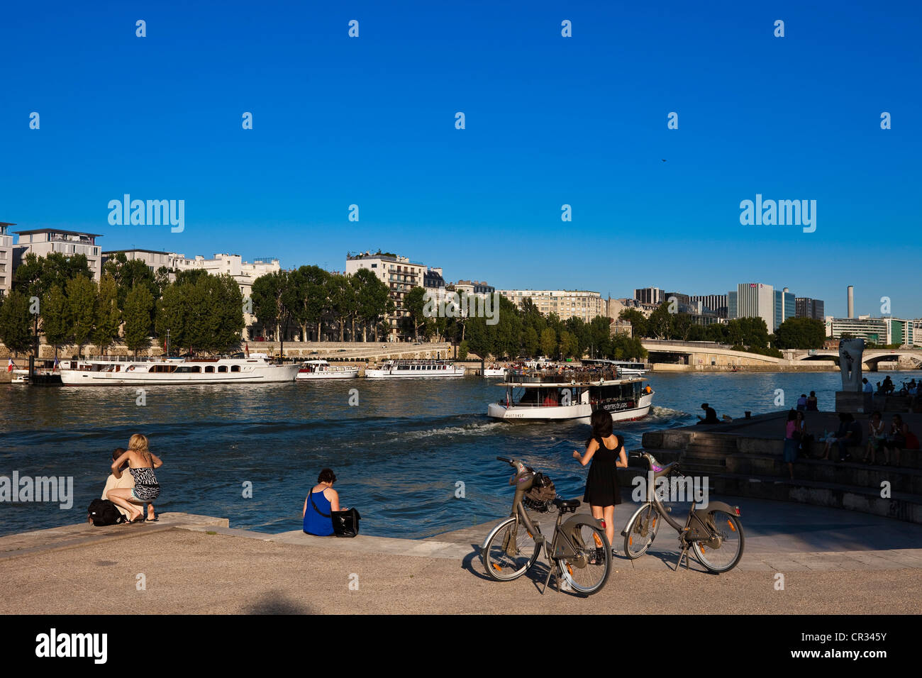 France, Paris, Seine River banks UNESCO World Heritage, quai Saint