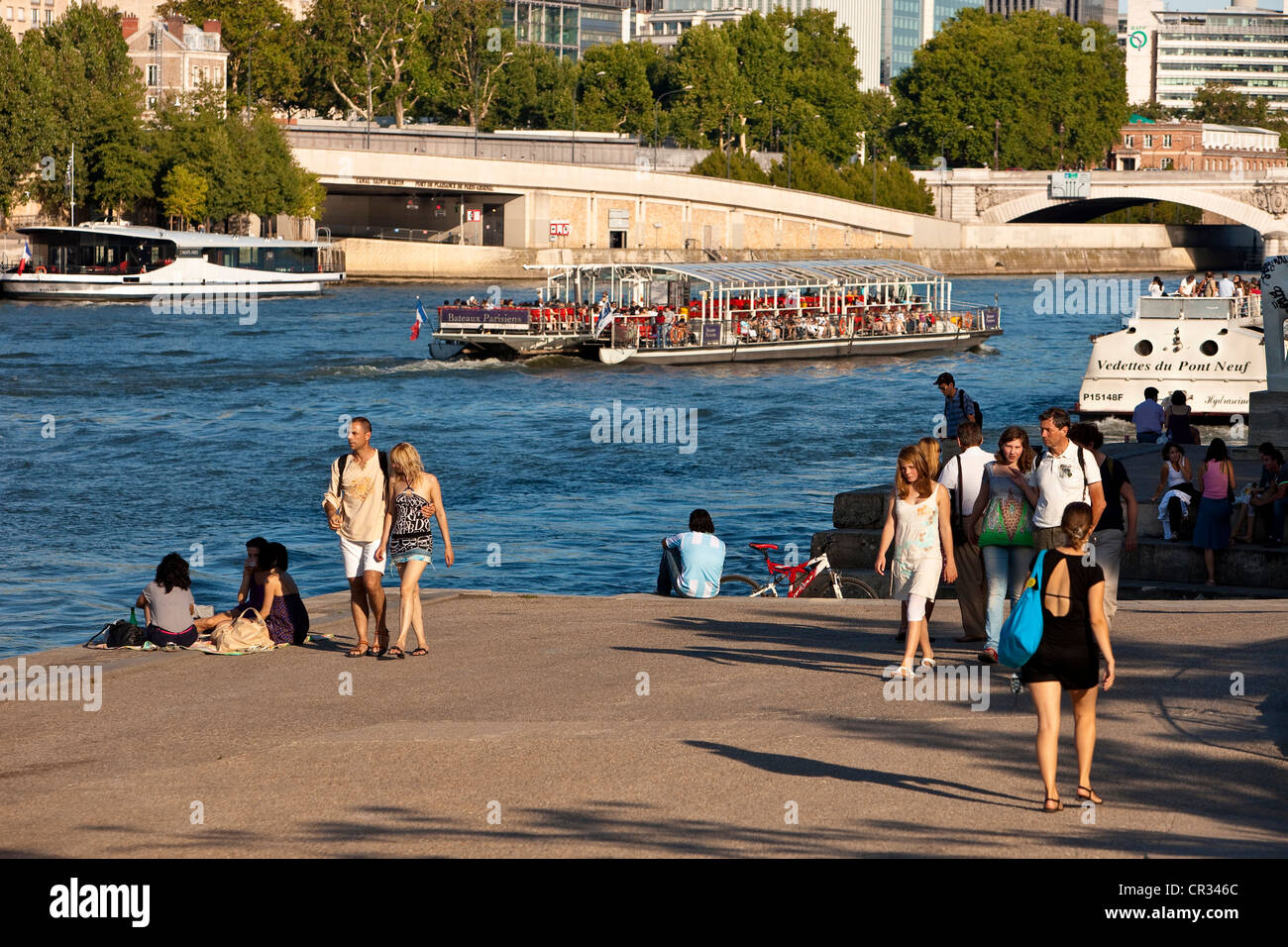 France, Paris, Seine River banks UNESCO World Heritage, quai Saint